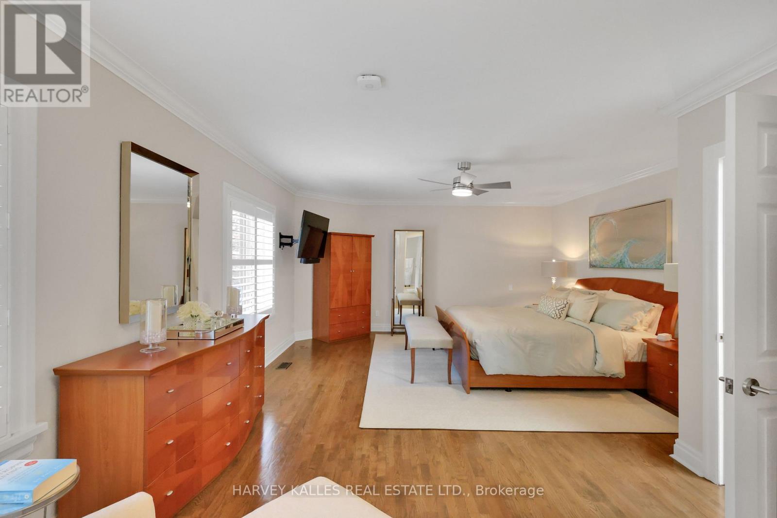 254 YONGE BOULEVARD