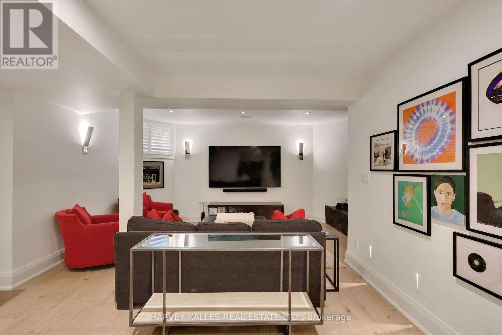 254 YONGE BOULEVARD