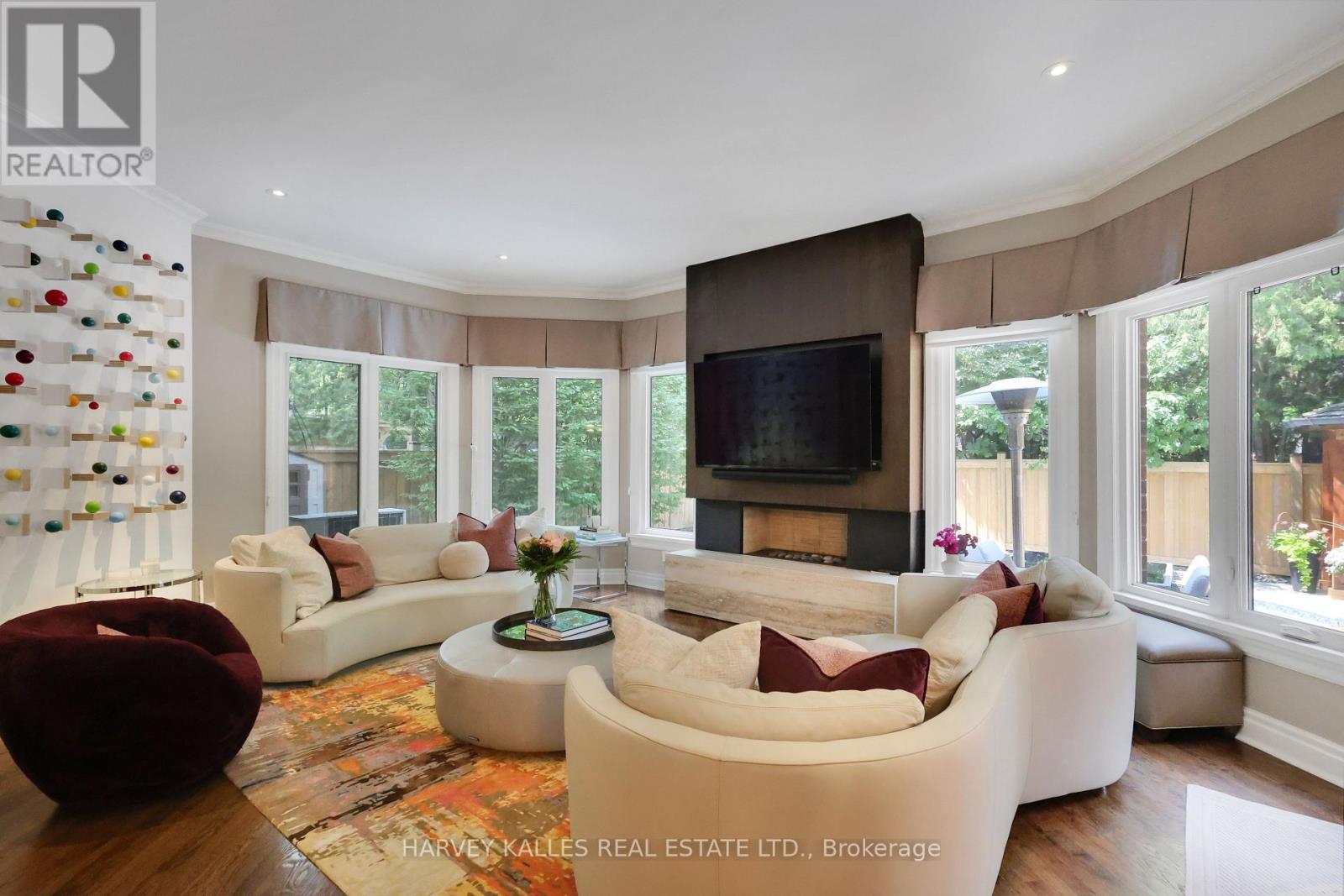 254 YONGE BOULEVARD