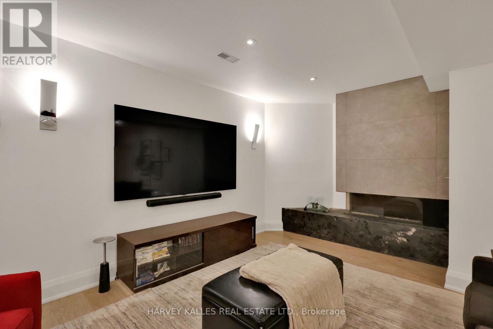 254 YONGE BOULEVARD