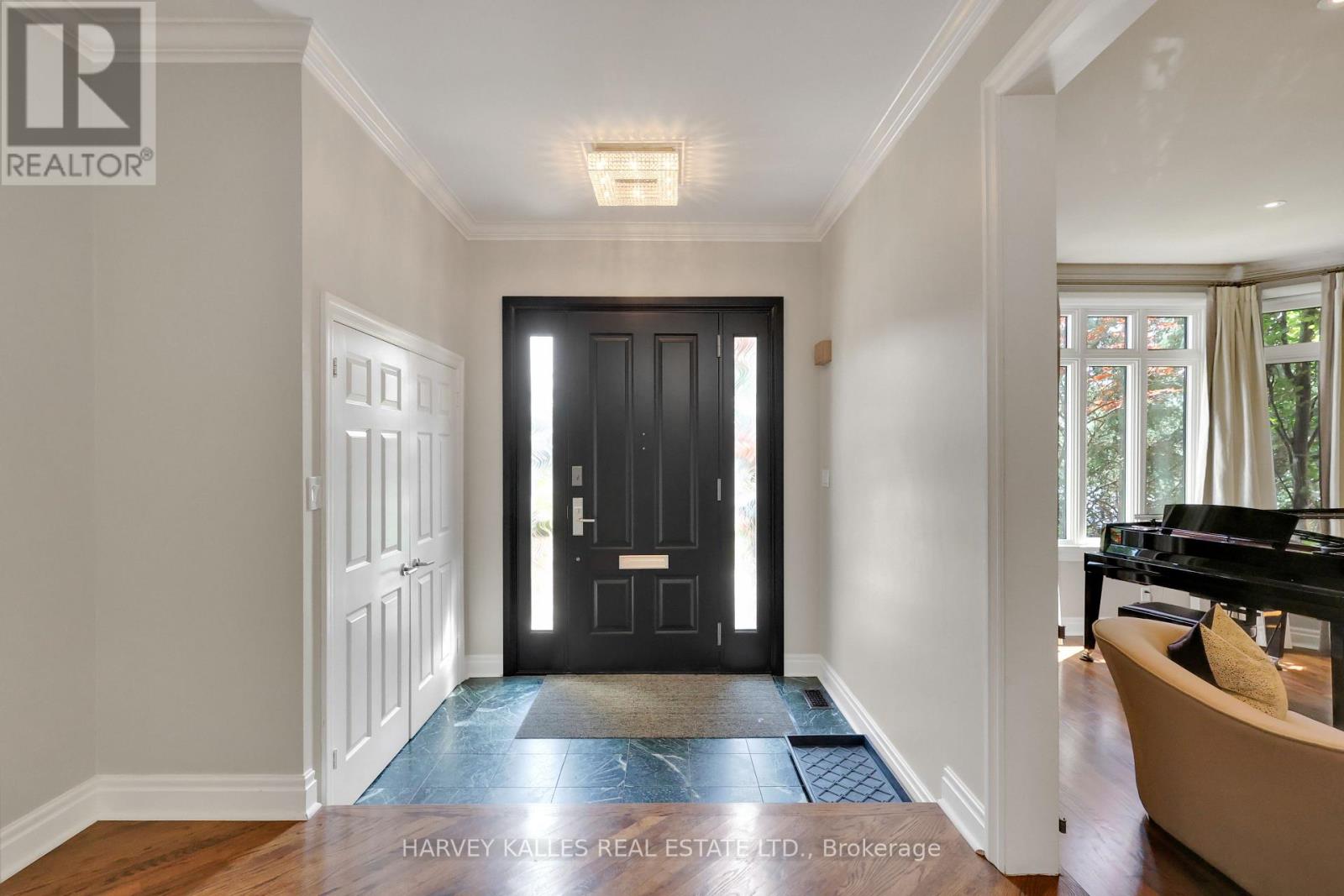 254 YONGE BOULEVARD