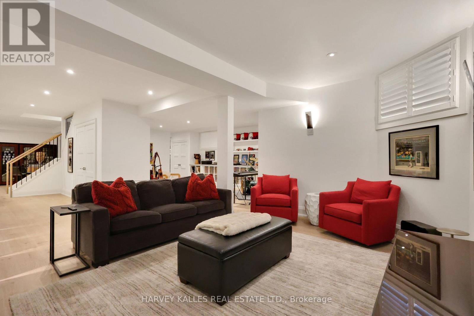 254 YONGE BOULEVARD