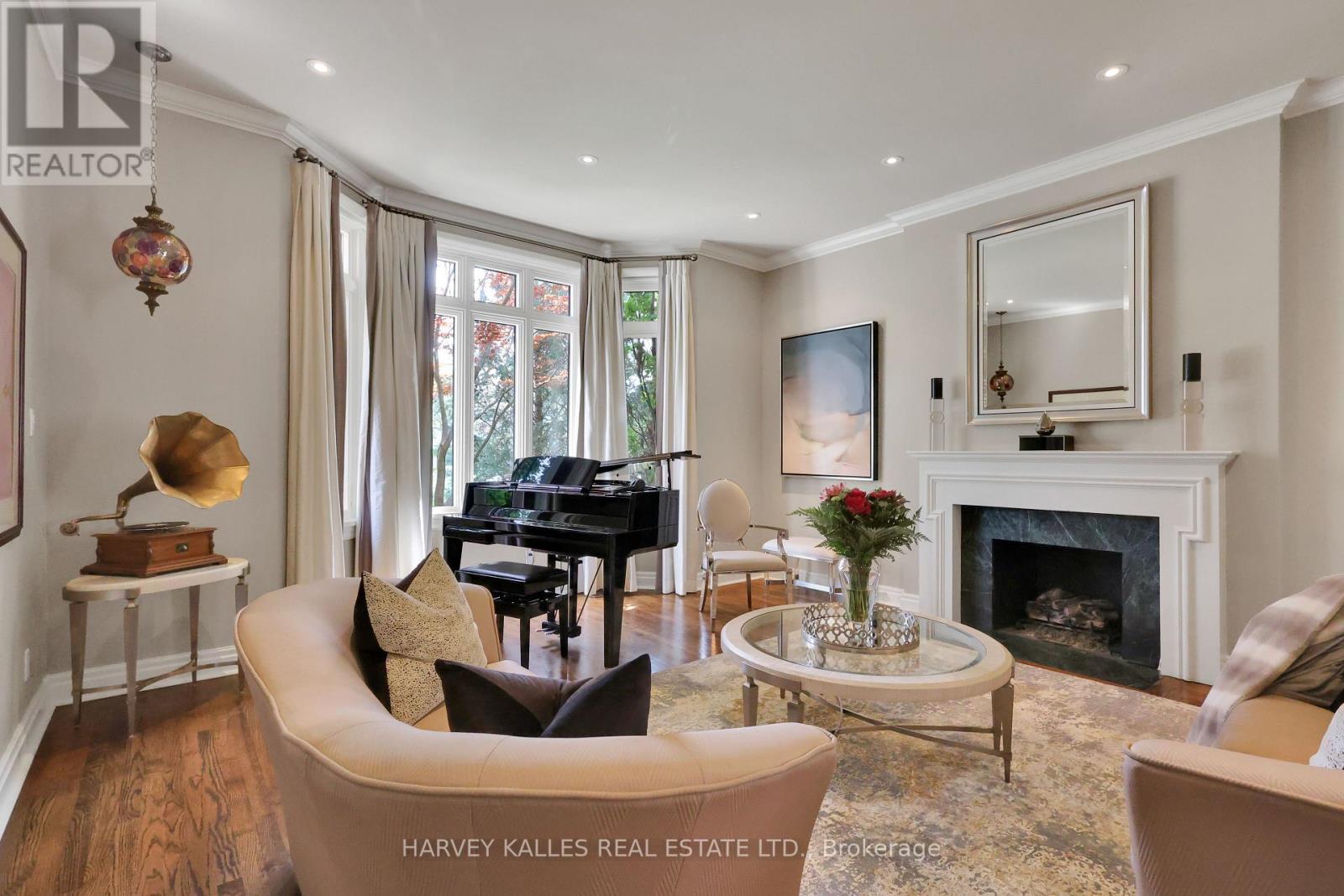 254 YONGE BOULEVARD