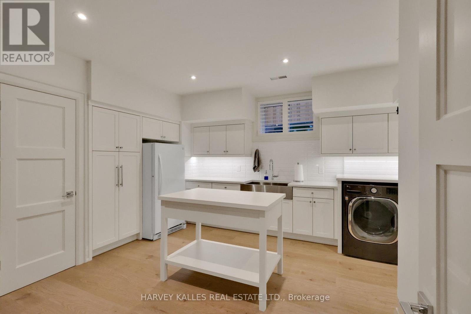 254 YONGE BOULEVARD