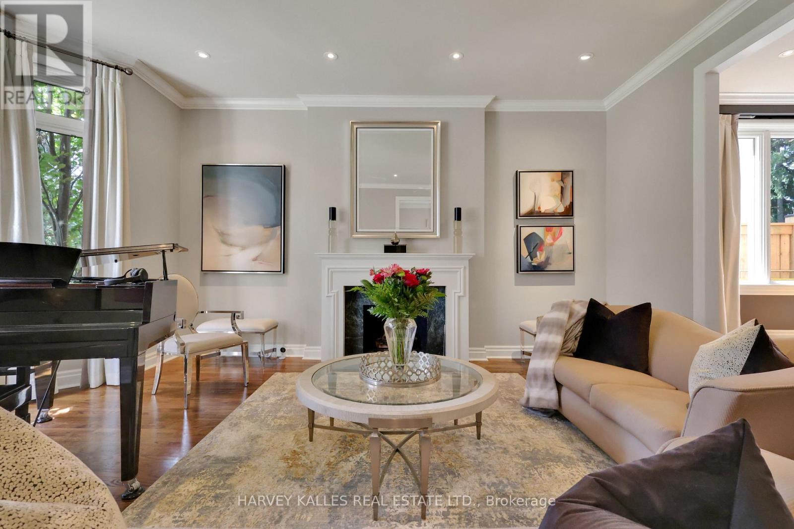 254 YONGE BOULEVARD