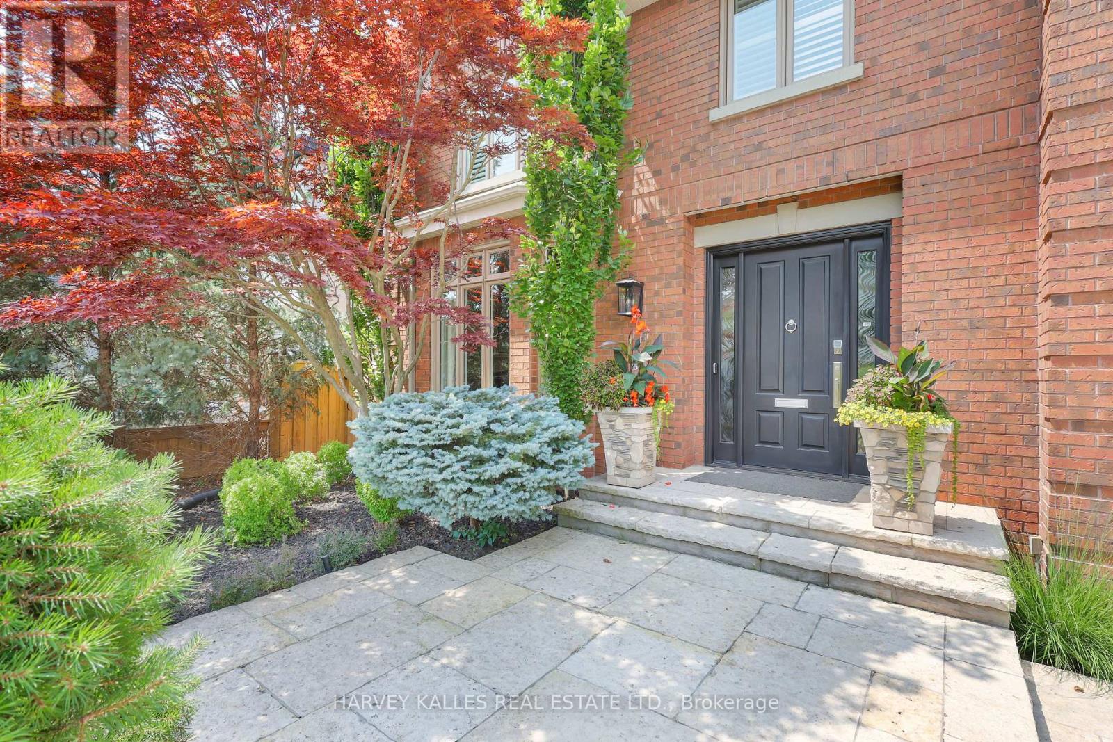 254 YONGE BOULEVARD