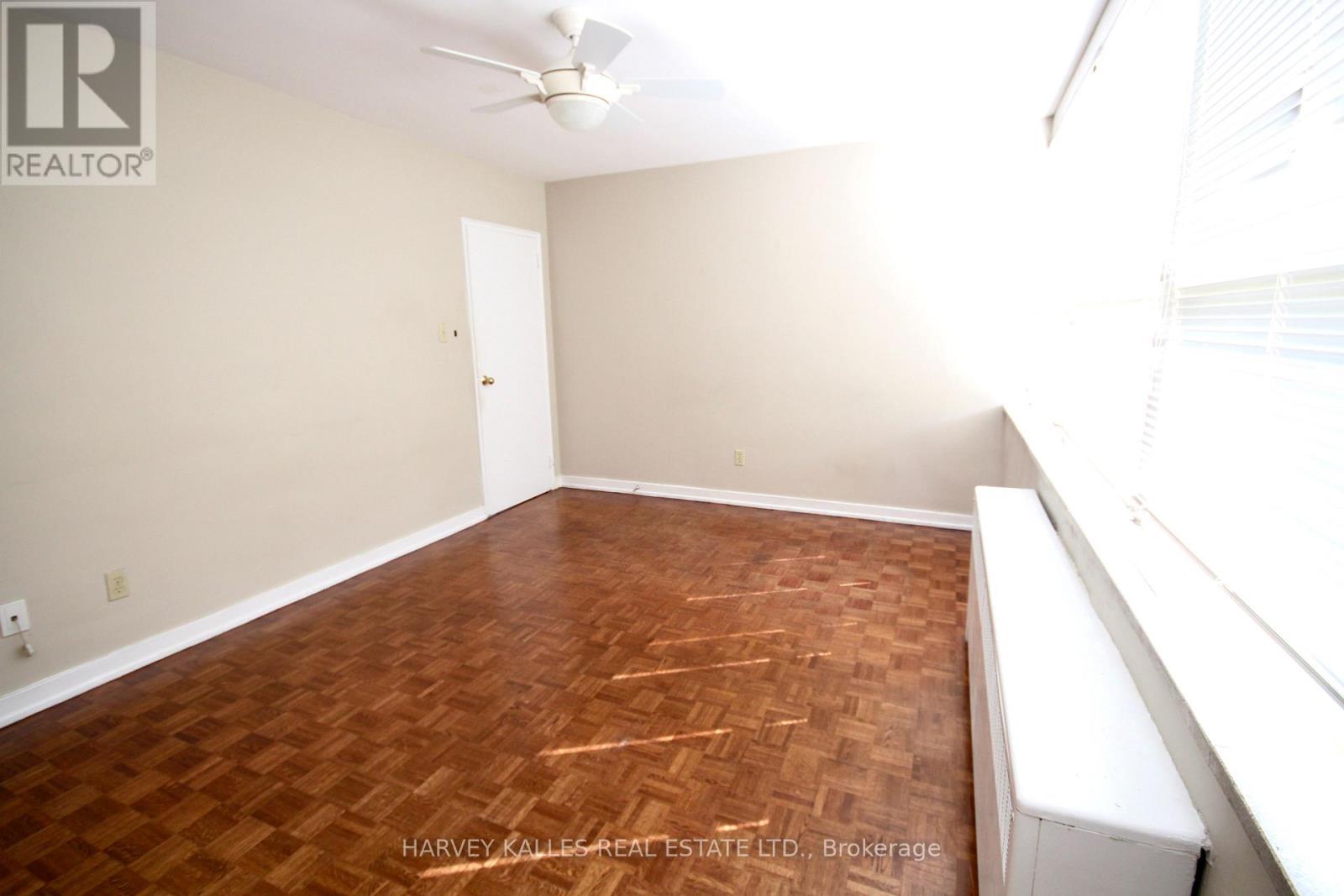 411 - 160 THE DONWAY W