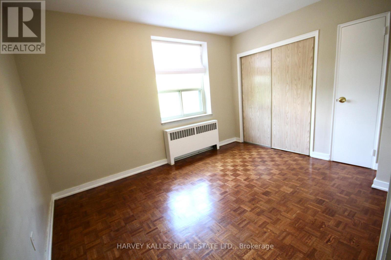 411 - 160 THE DONWAY W