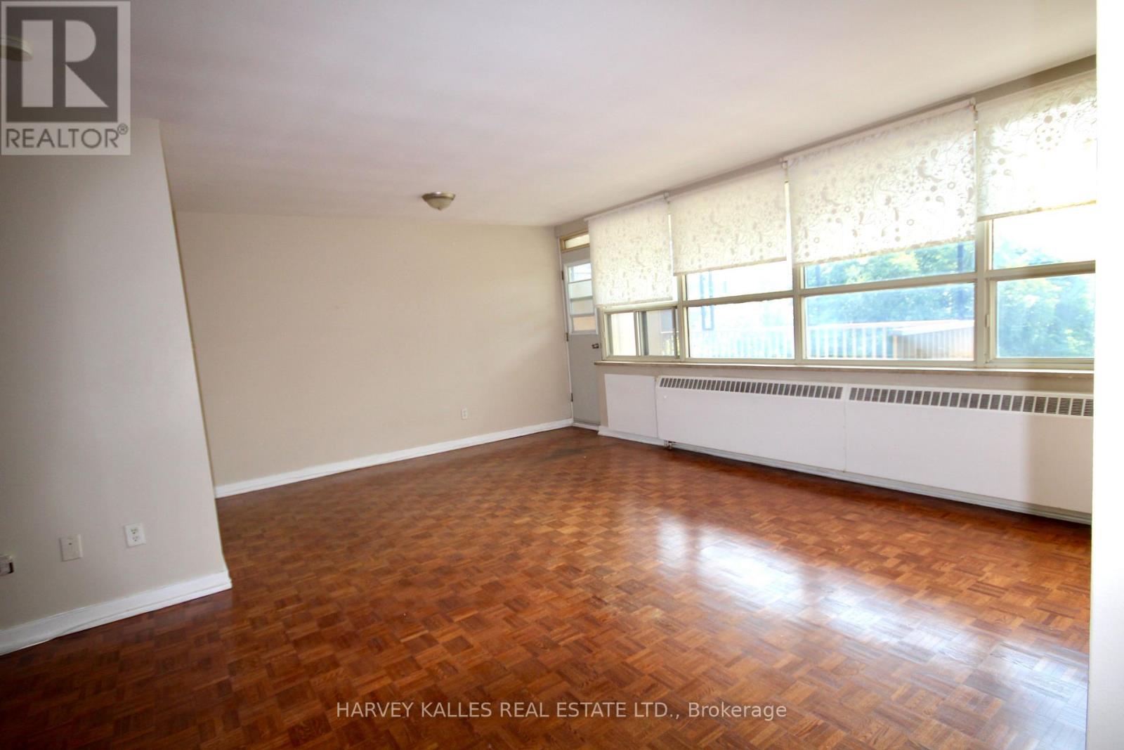 411 - 160 THE DONWAY W