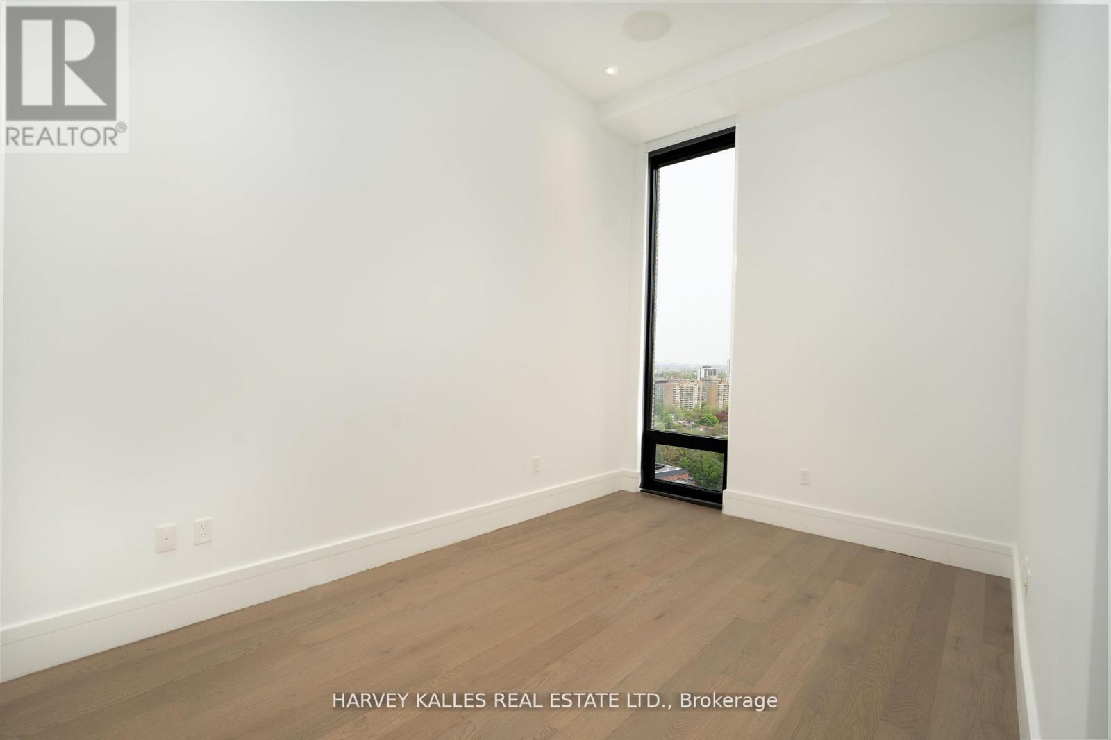 2002 - 215 LONSDALE ROAD
