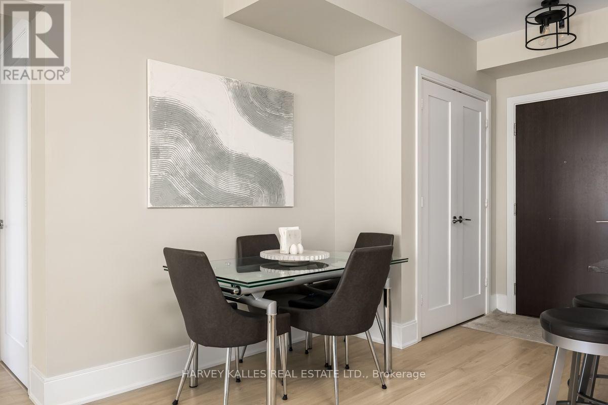 813 - 70 ROEHAMPTON AVENUE