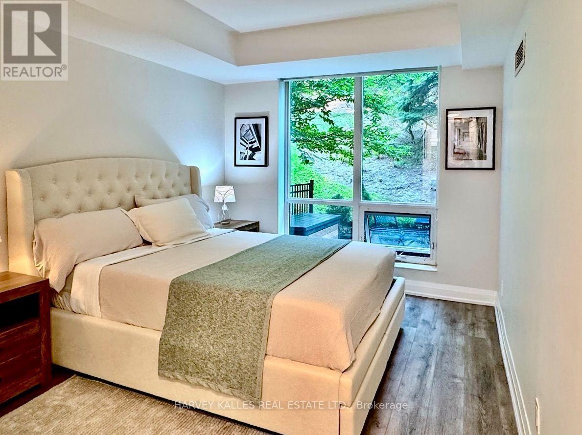 28 WILLIAM CARSON CRESCENT