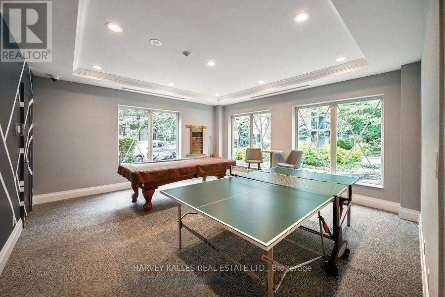 28 WILLIAM CARSON CRESCENT