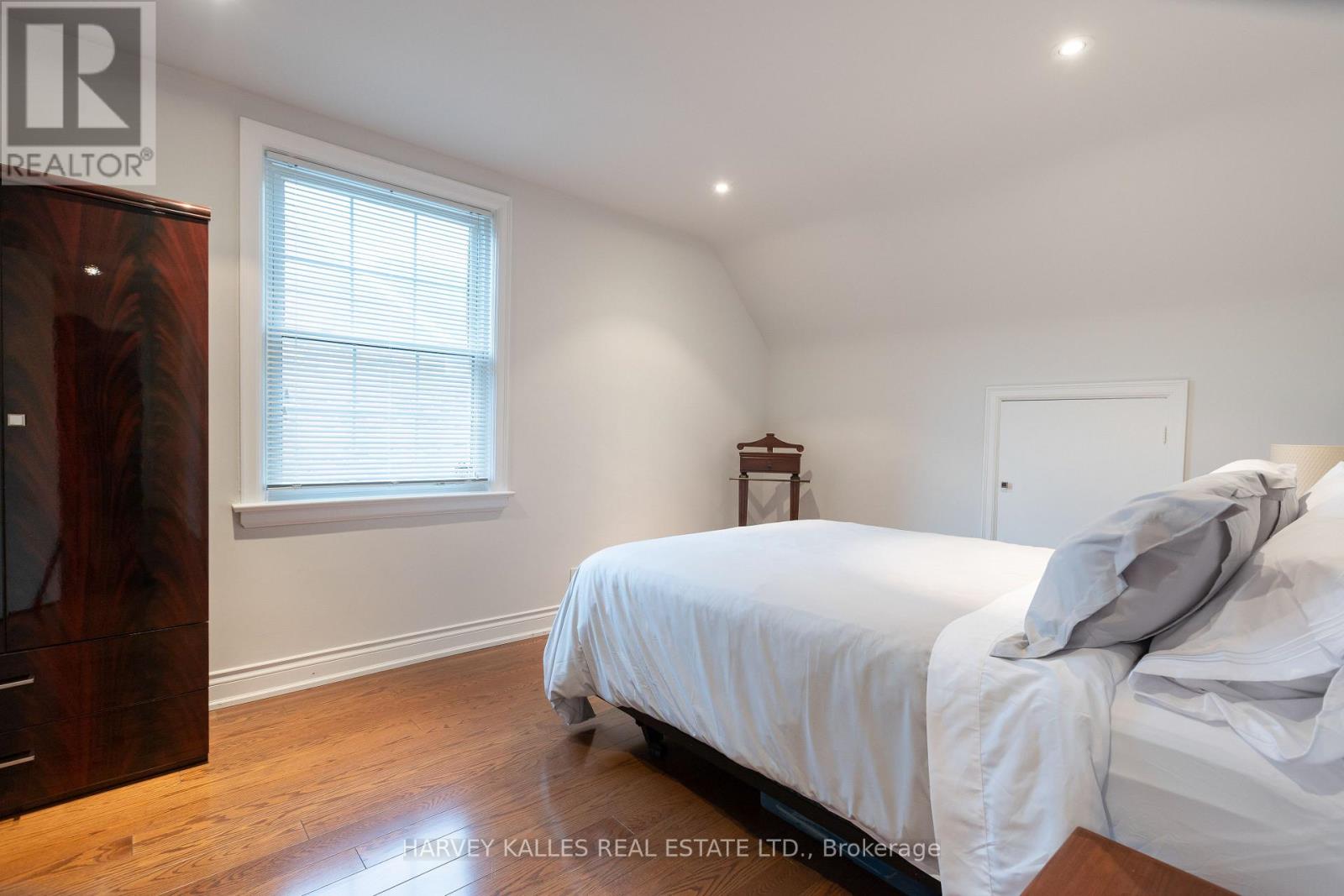 536 BLYTHWOOD ROAD