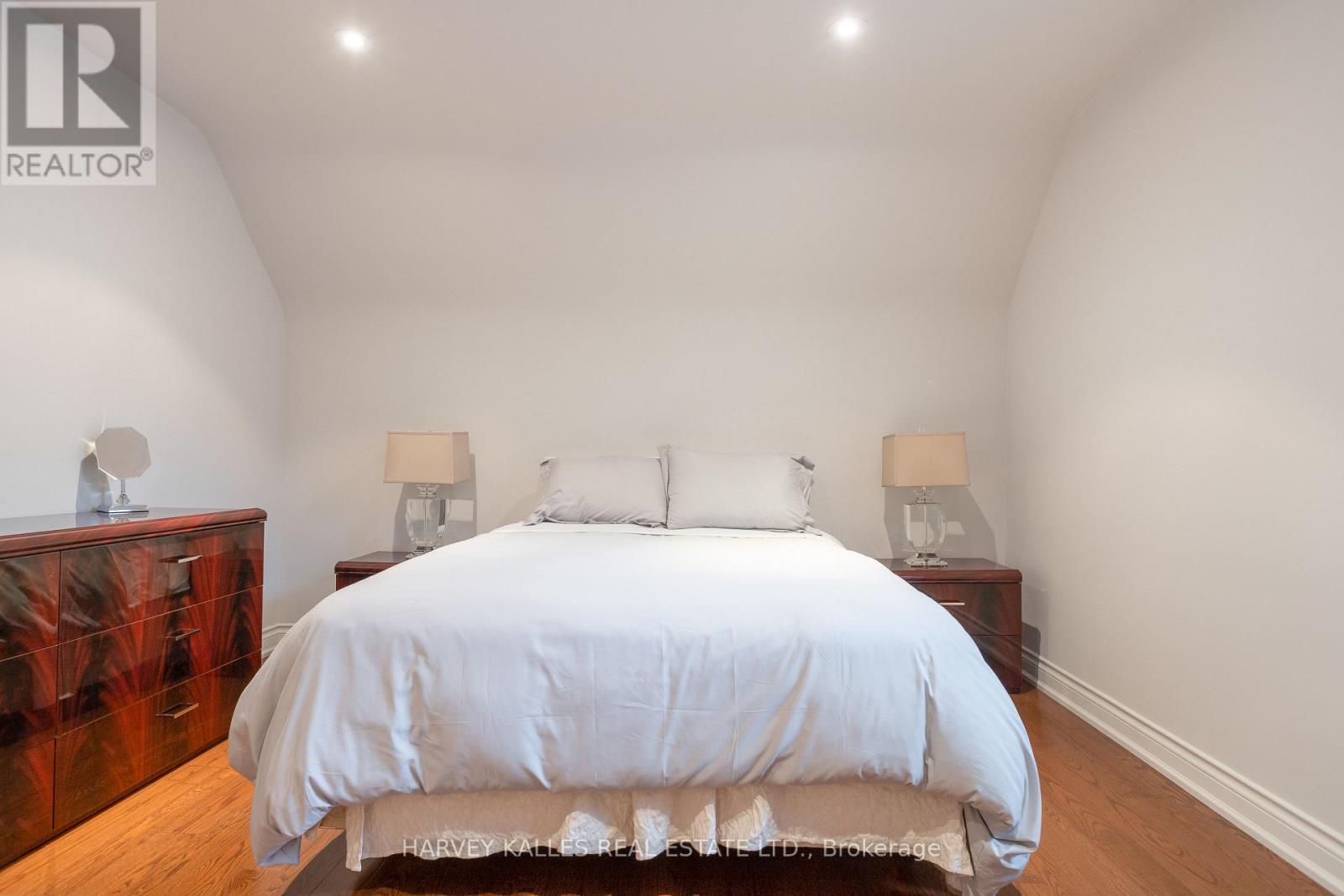 536 BLYTHWOOD ROAD