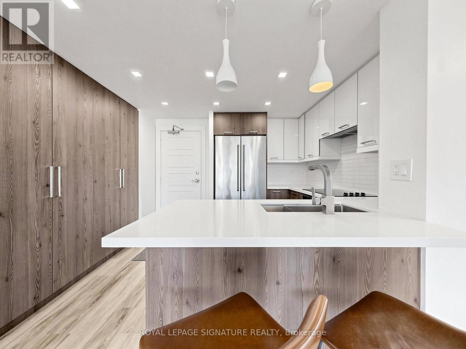 1603 - 705 KING STREET W