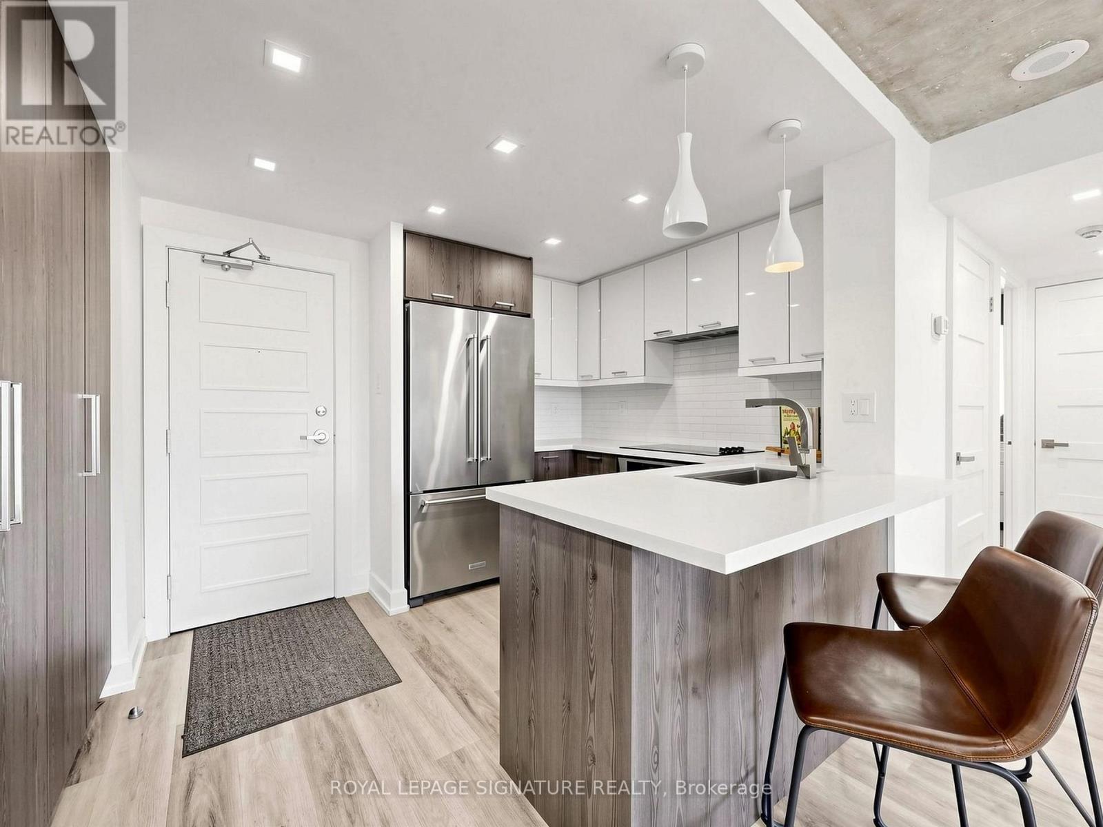 1603 - 705 KING STREET W