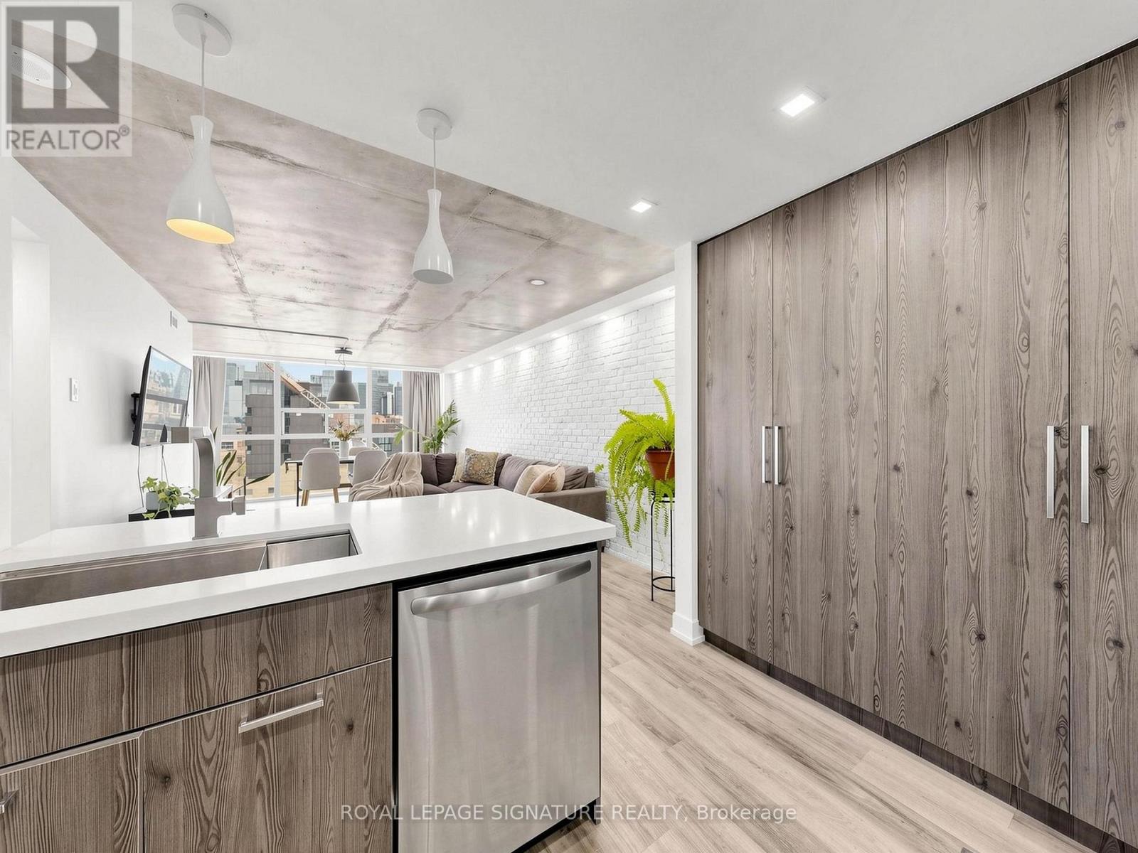 1603 - 705 KING STREET W