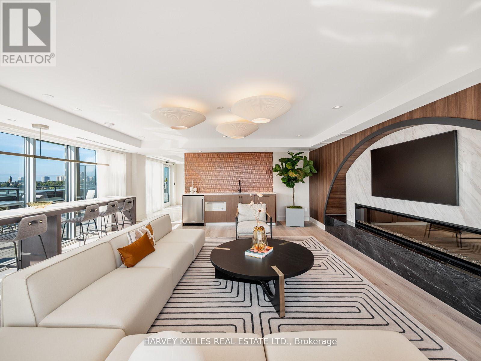 610 - 8 MANOR ROAD W
