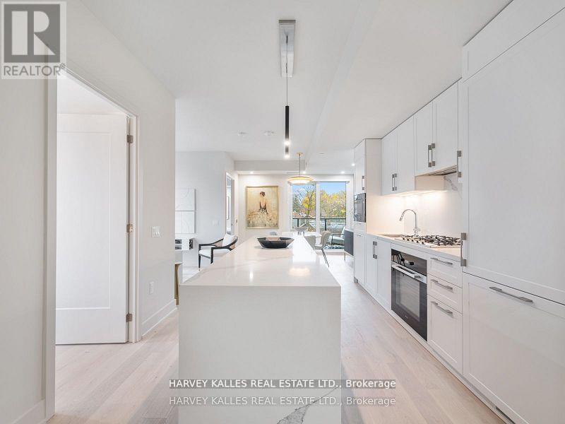 610 - 8 MANOR ROAD W