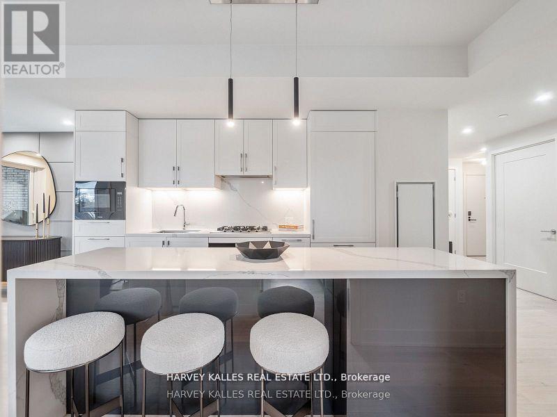 610 - 8 MANOR ROAD W