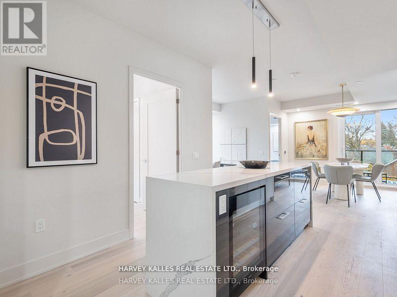 610 - 8 MANOR ROAD W