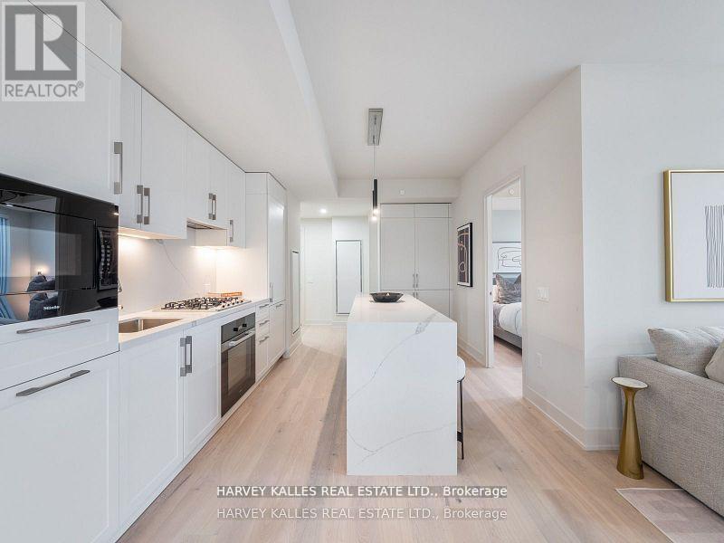 610 - 8 MANOR ROAD W