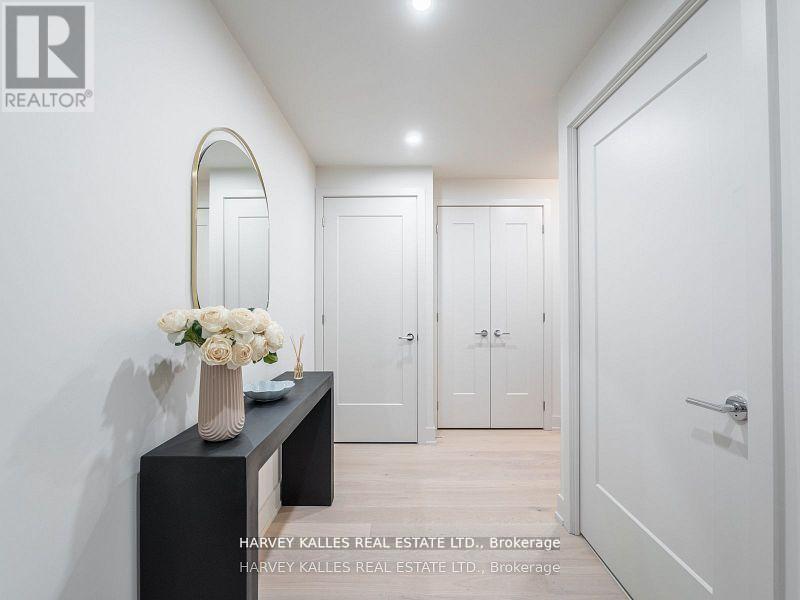 610 - 8 MANOR ROAD W