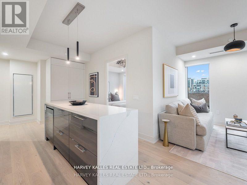 610 - 8 MANOR ROAD W