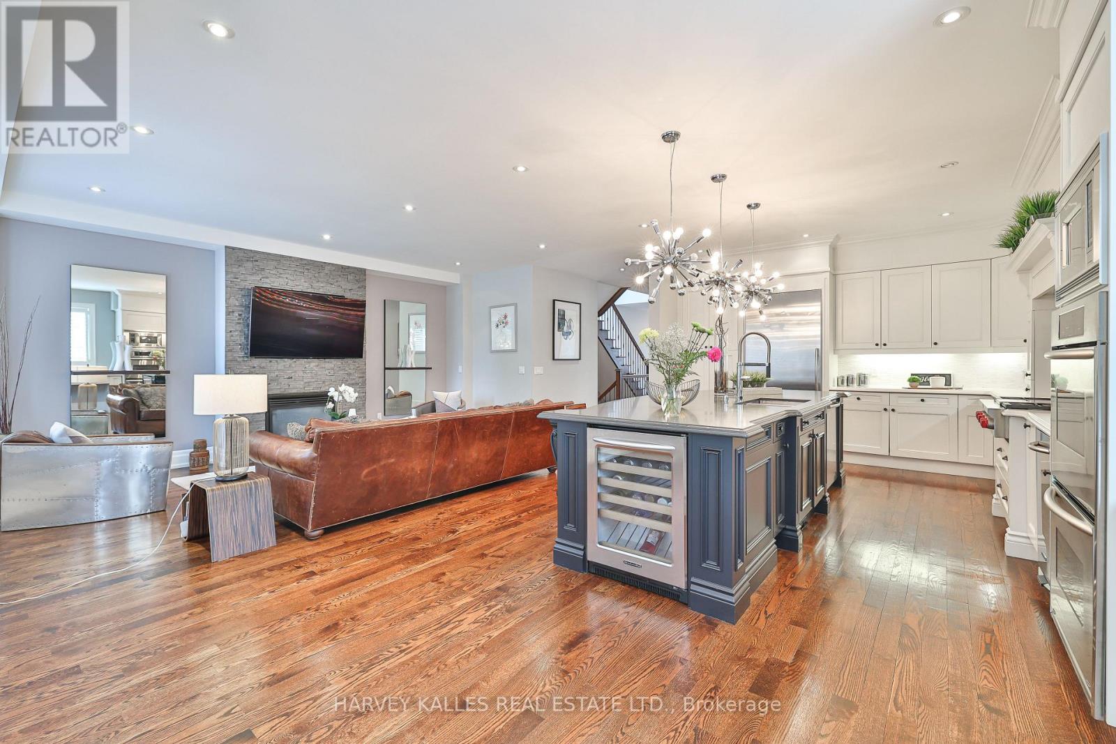 44 CHURCHILL AVENUE