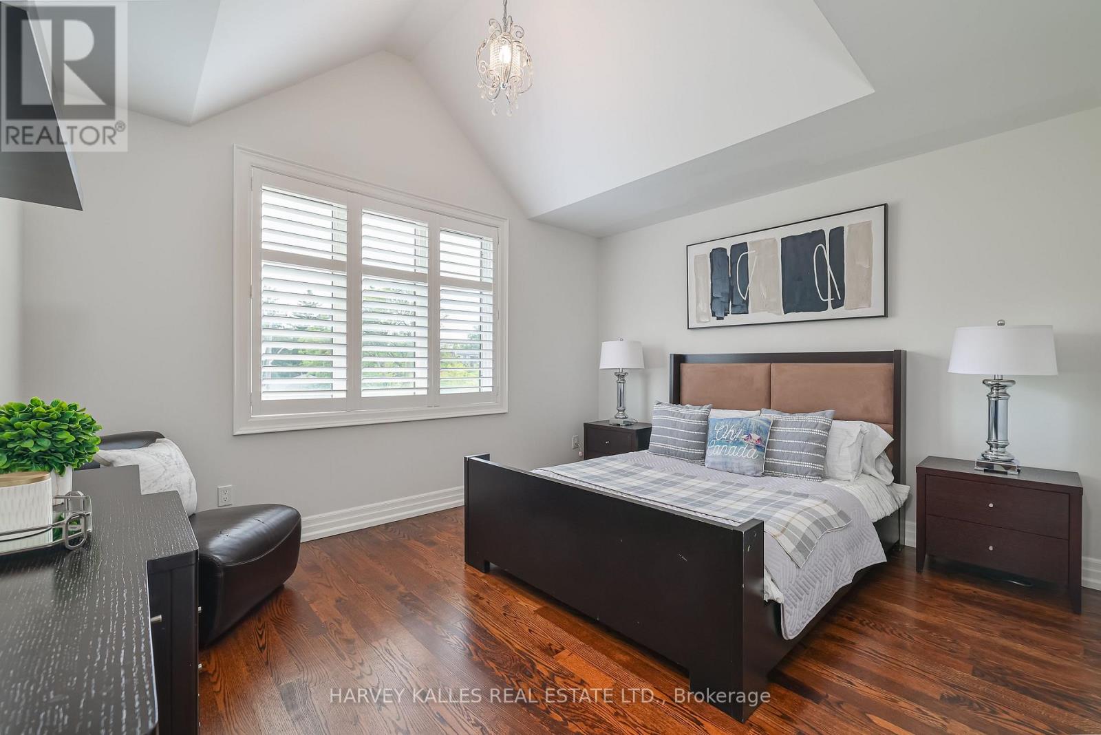 44 CHURCHILL AVENUE
