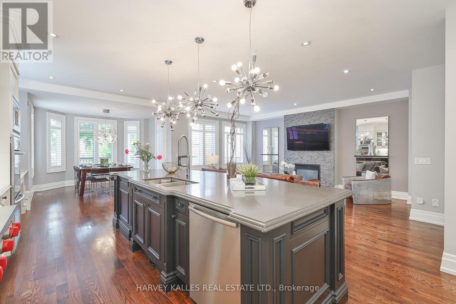 44 CHURCHILL AVENUE