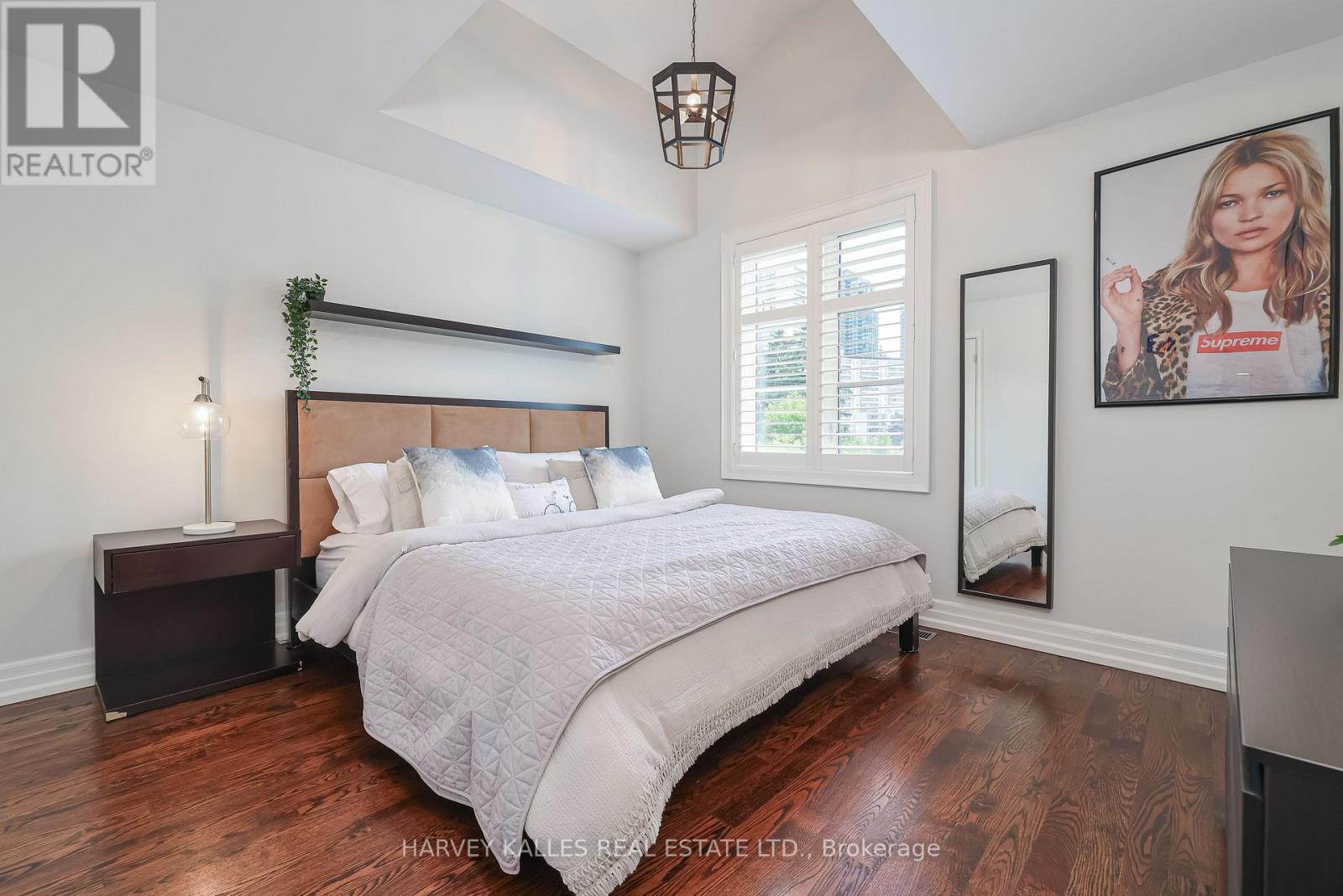 44 CHURCHILL AVENUE