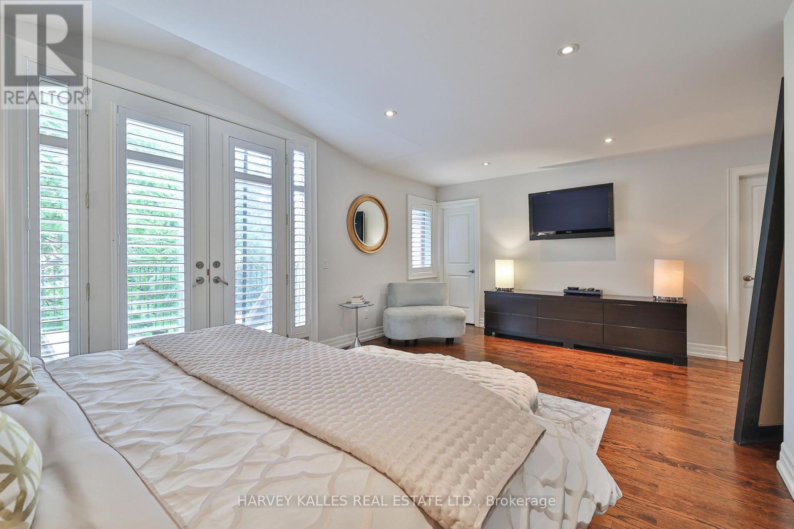 44 CHURCHILL AVENUE