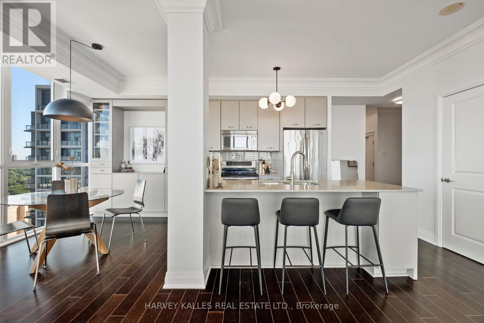 1602 - 530 ST CLAIR AVENUE W