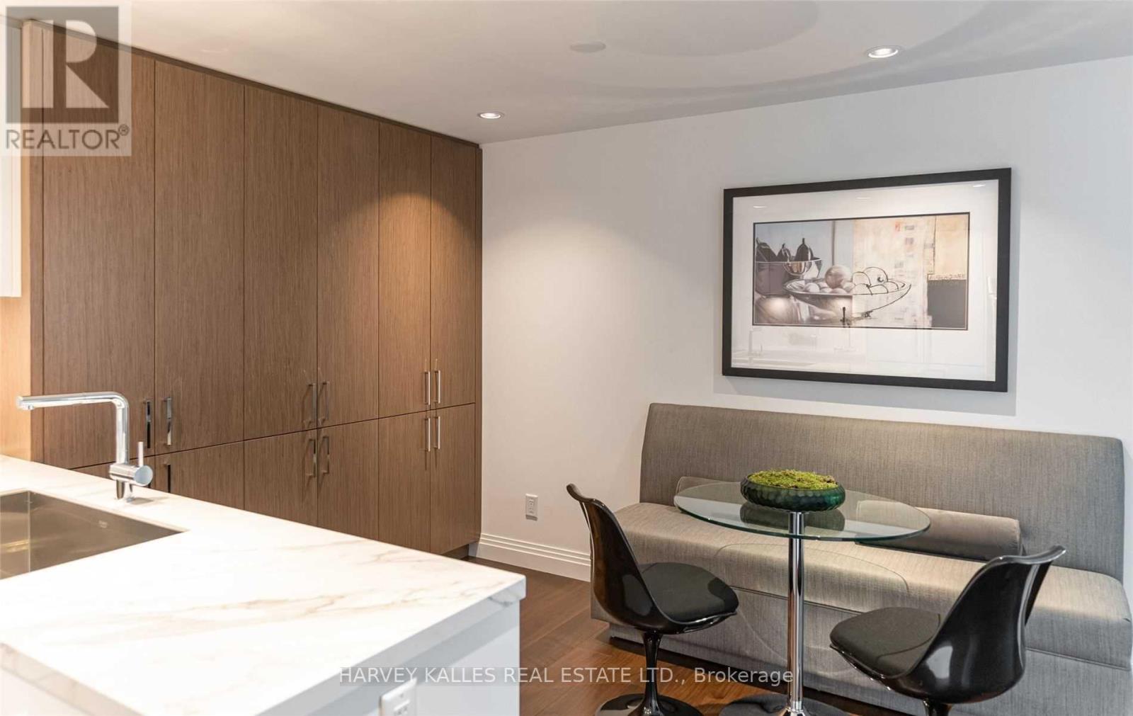 320 - 1 BENVENUTO PLACE