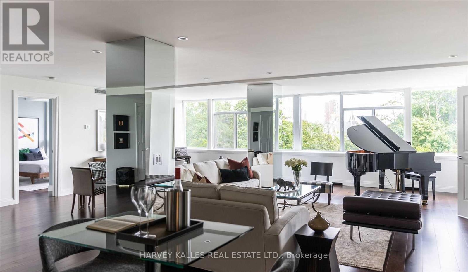 320 - 1 BENVENUTO PLACE