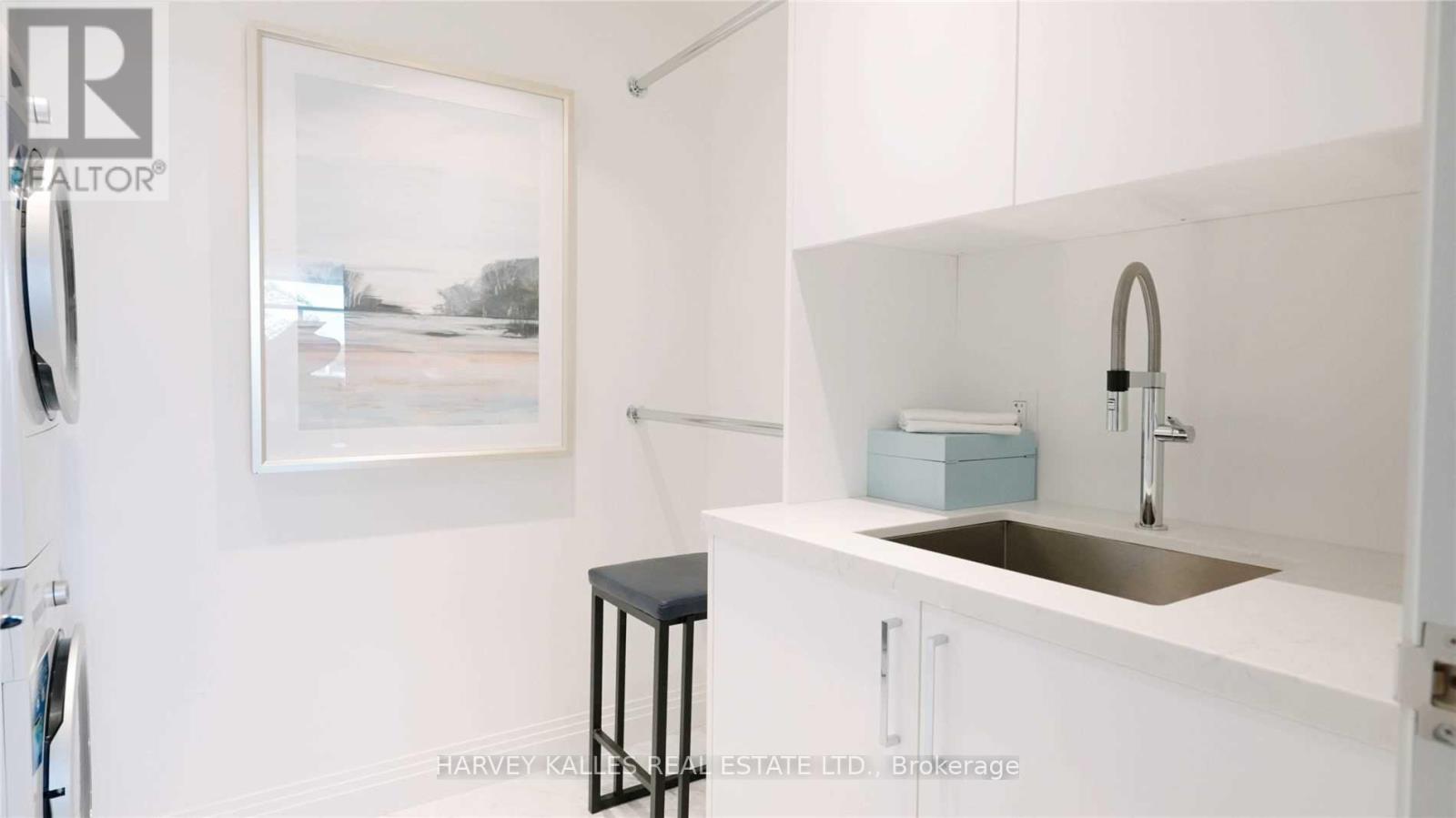 320 - 1 BENVENUTO PLACE