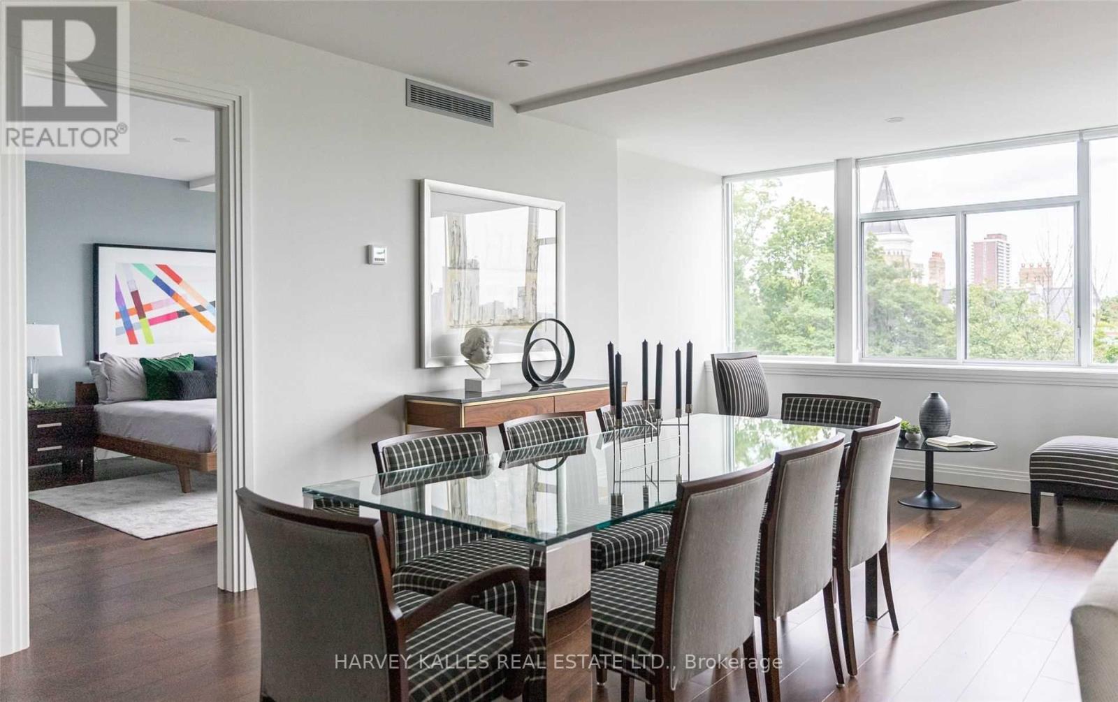 320 - 1 BENVENUTO PLACE