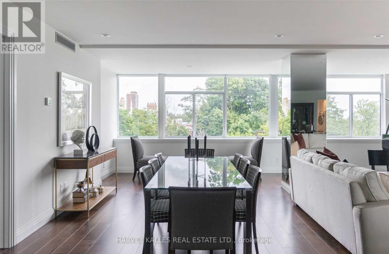 320 - 1 BENVENUTO PLACE