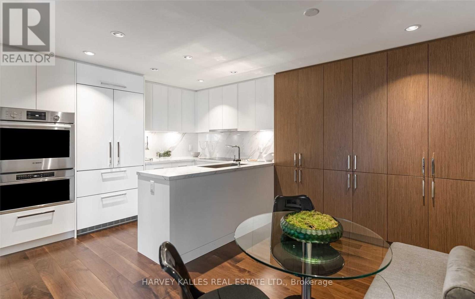 320 - 1 BENVENUTO PLACE