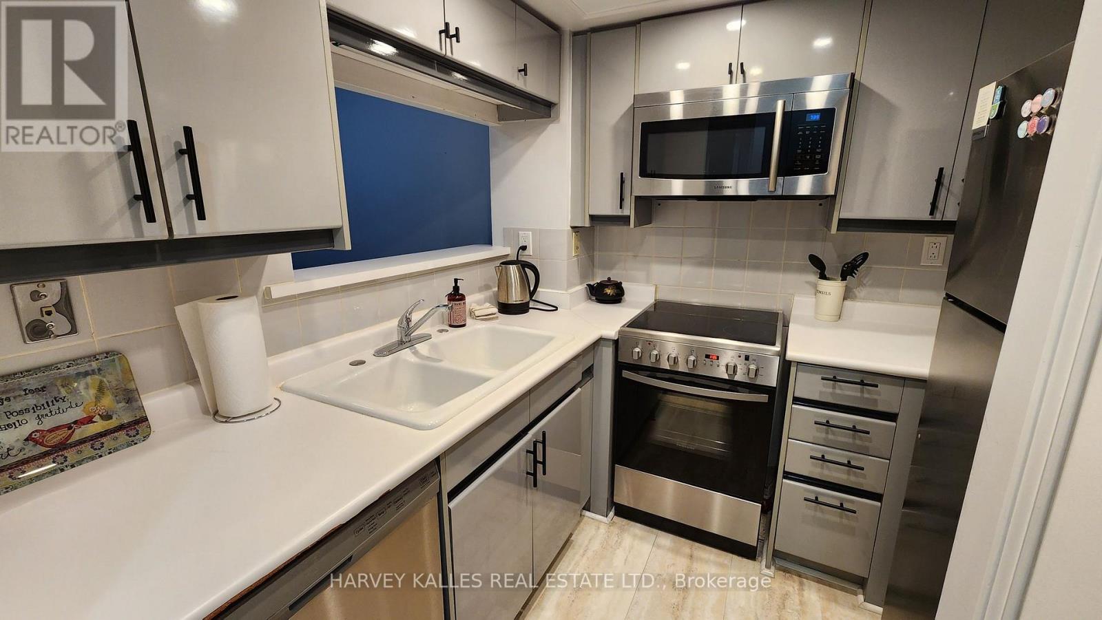 211 - 7 BROADWAY AVENUE