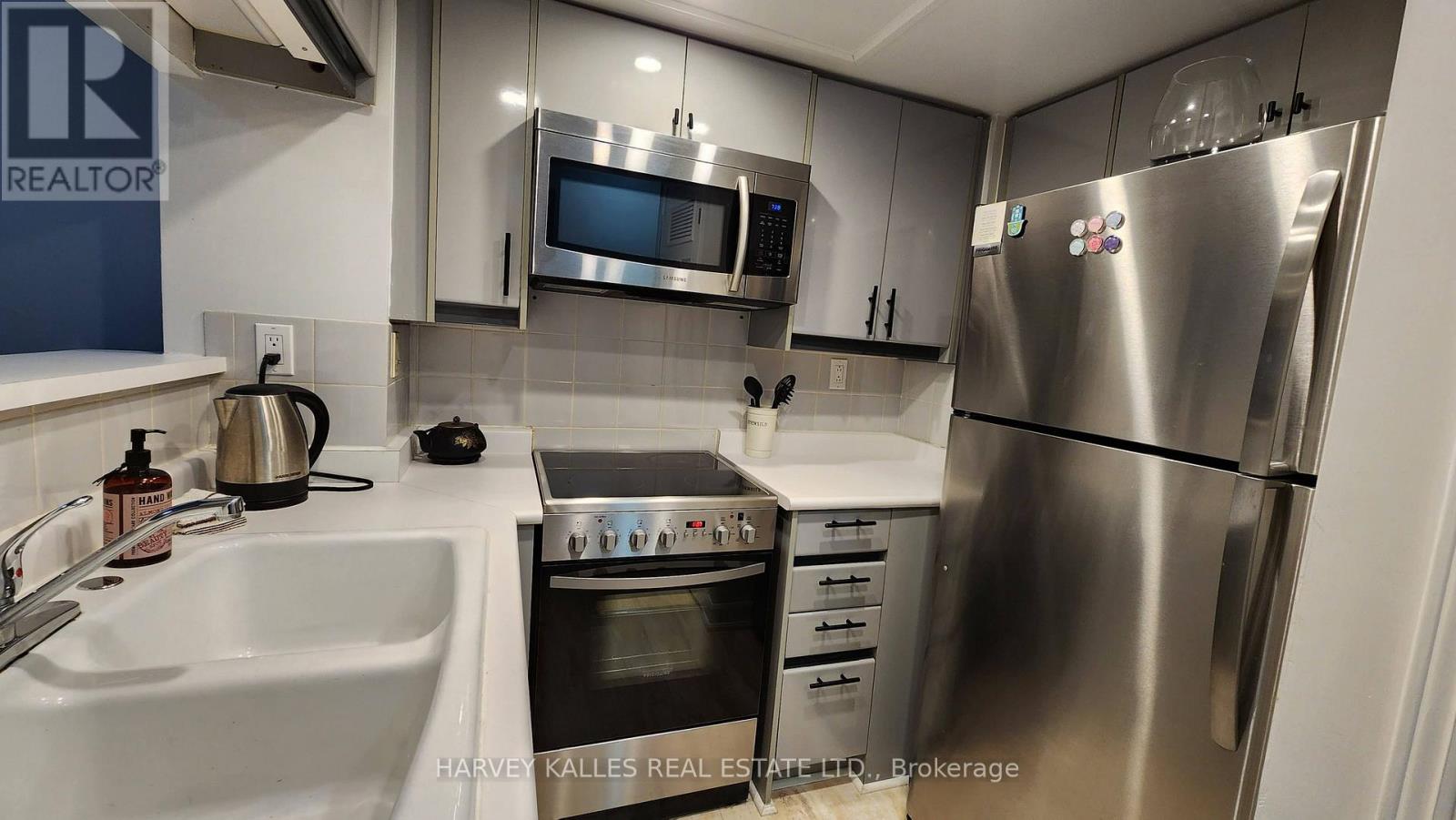 211 - 7 BROADWAY AVENUE
