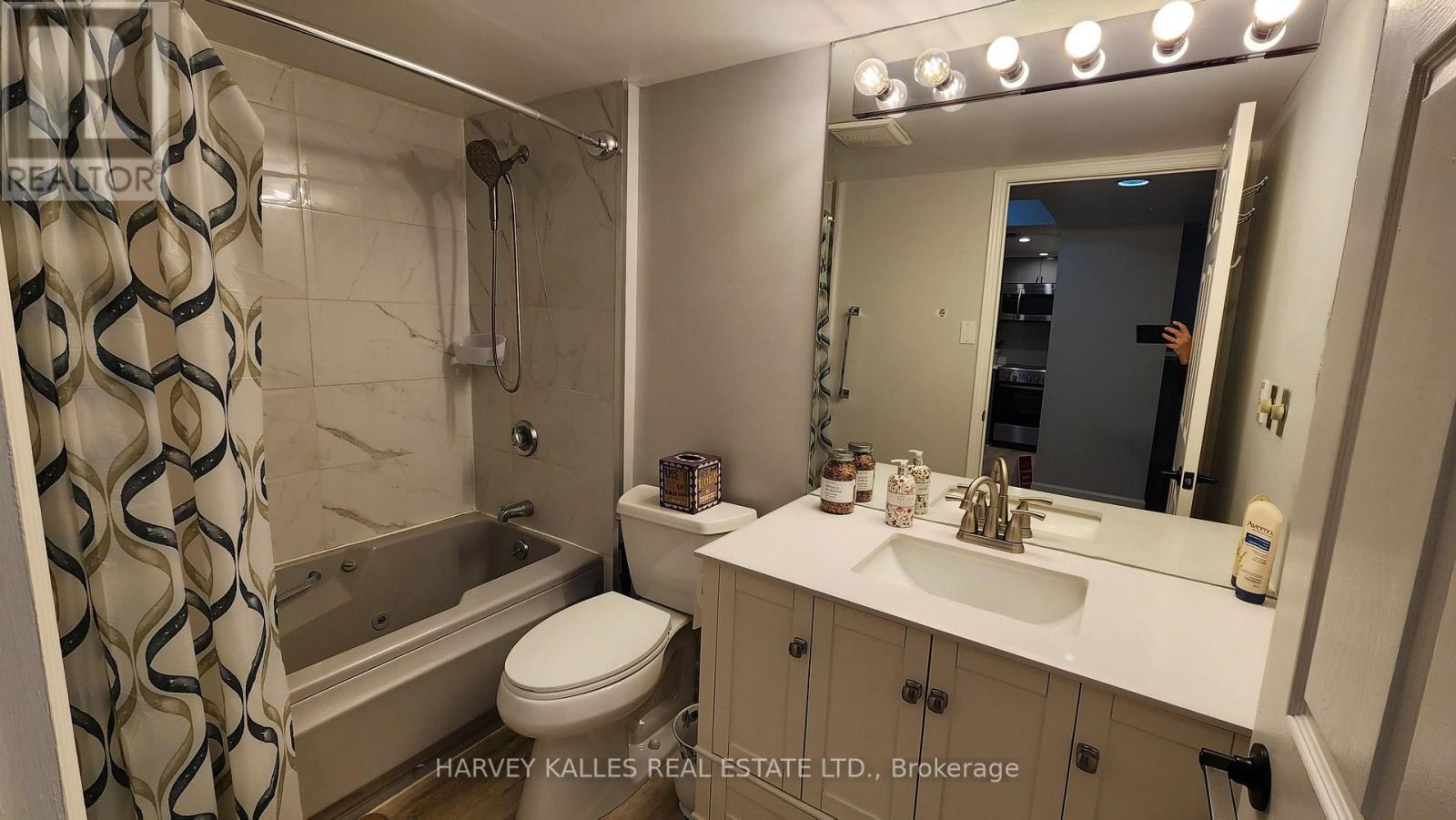 211 - 7 BROADWAY AVENUE