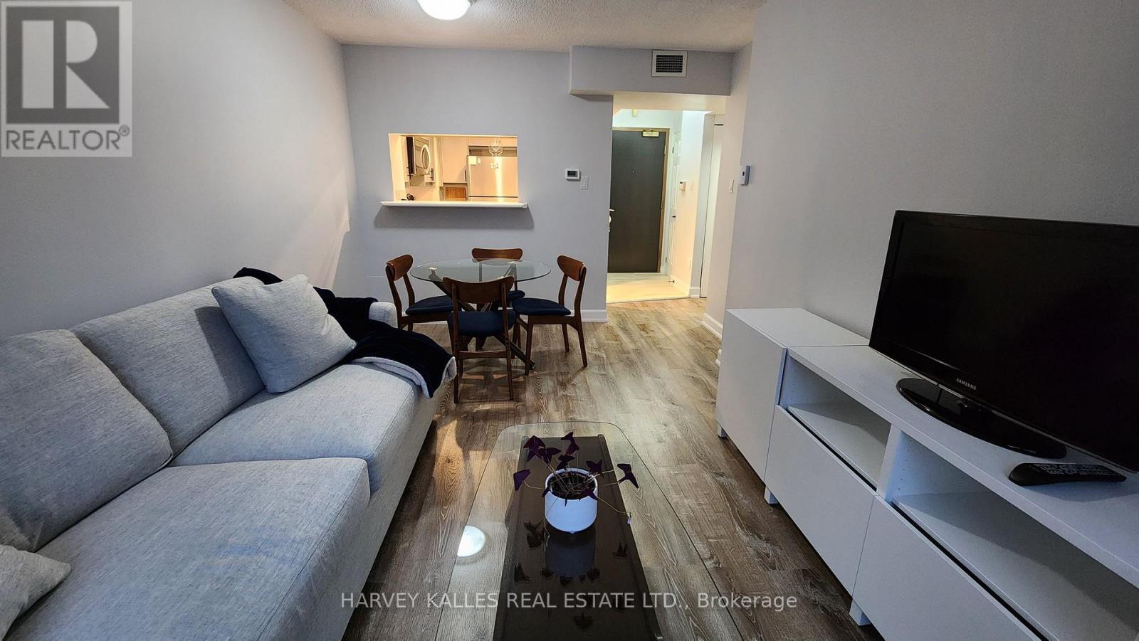 211 - 7 BROADWAY AVENUE