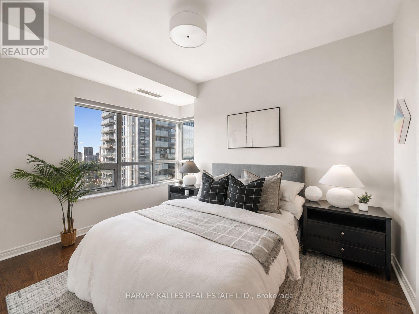 PH303 - 212 EGLINTON AVENUE E