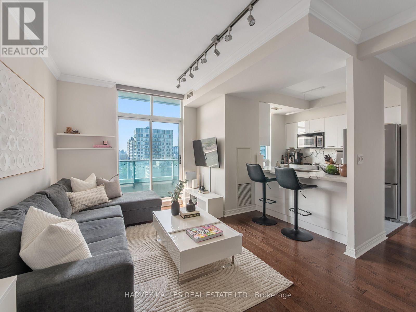 PH303 - 212 EGLINTON AVENUE E