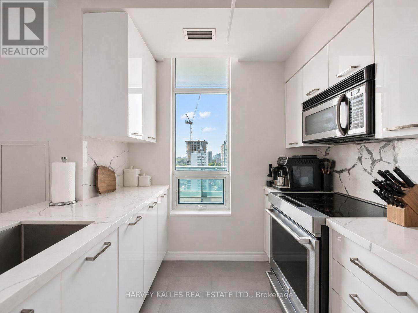 PH303 - 212 EGLINTON AVENUE E