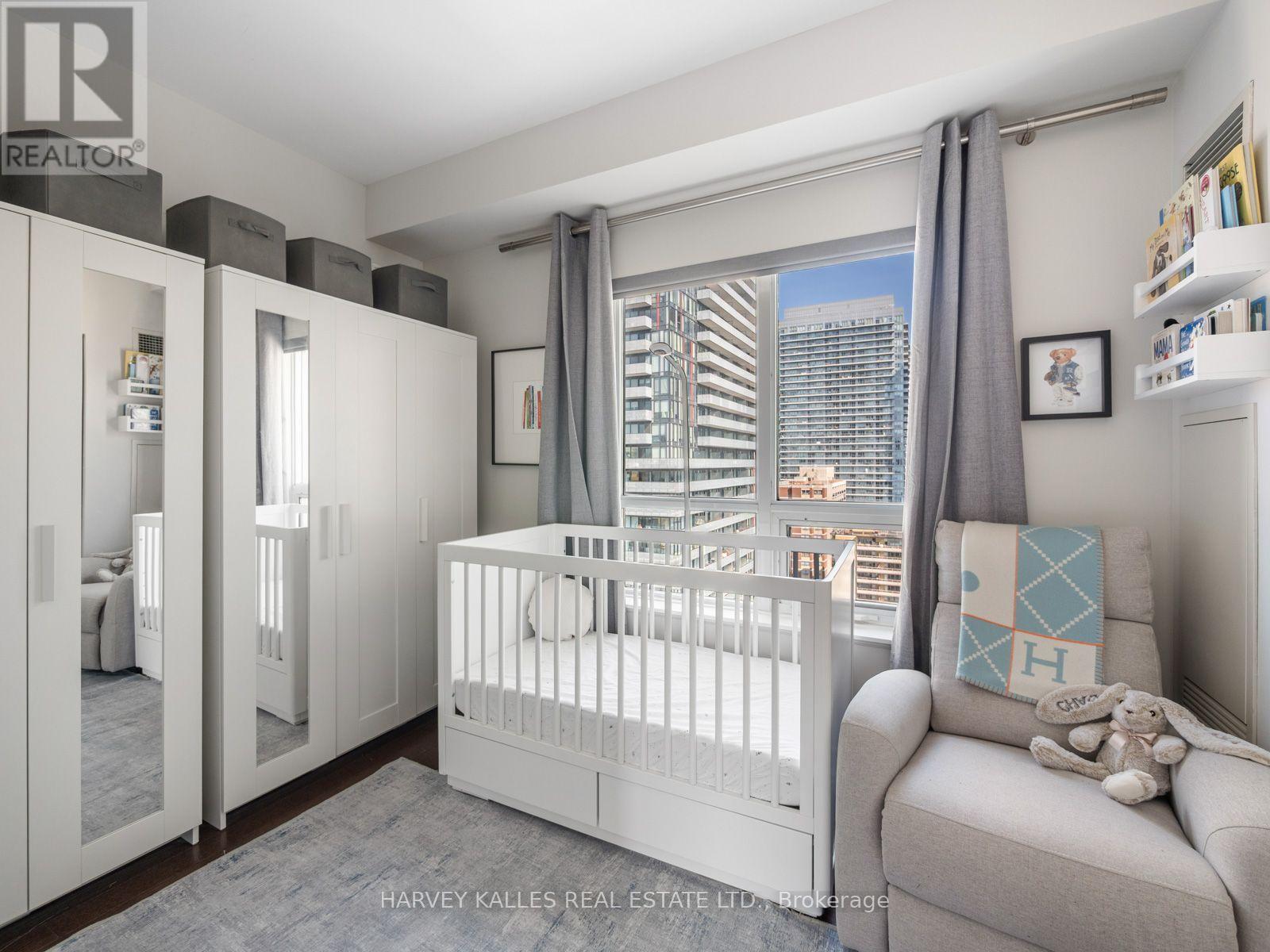 PH303 - 212 EGLINTON AVENUE E