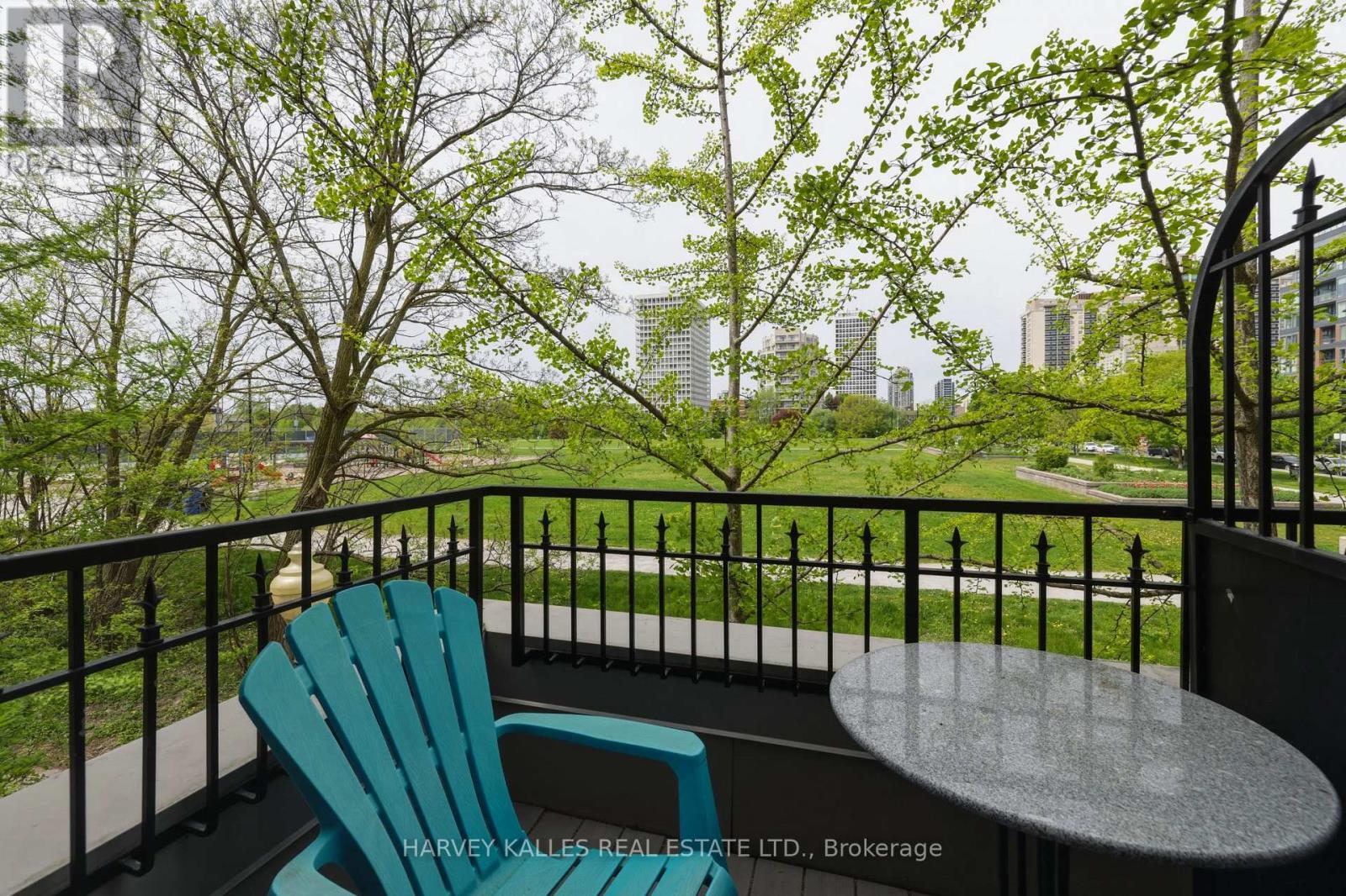 21 - 260 RUSSELL HILL ROAD